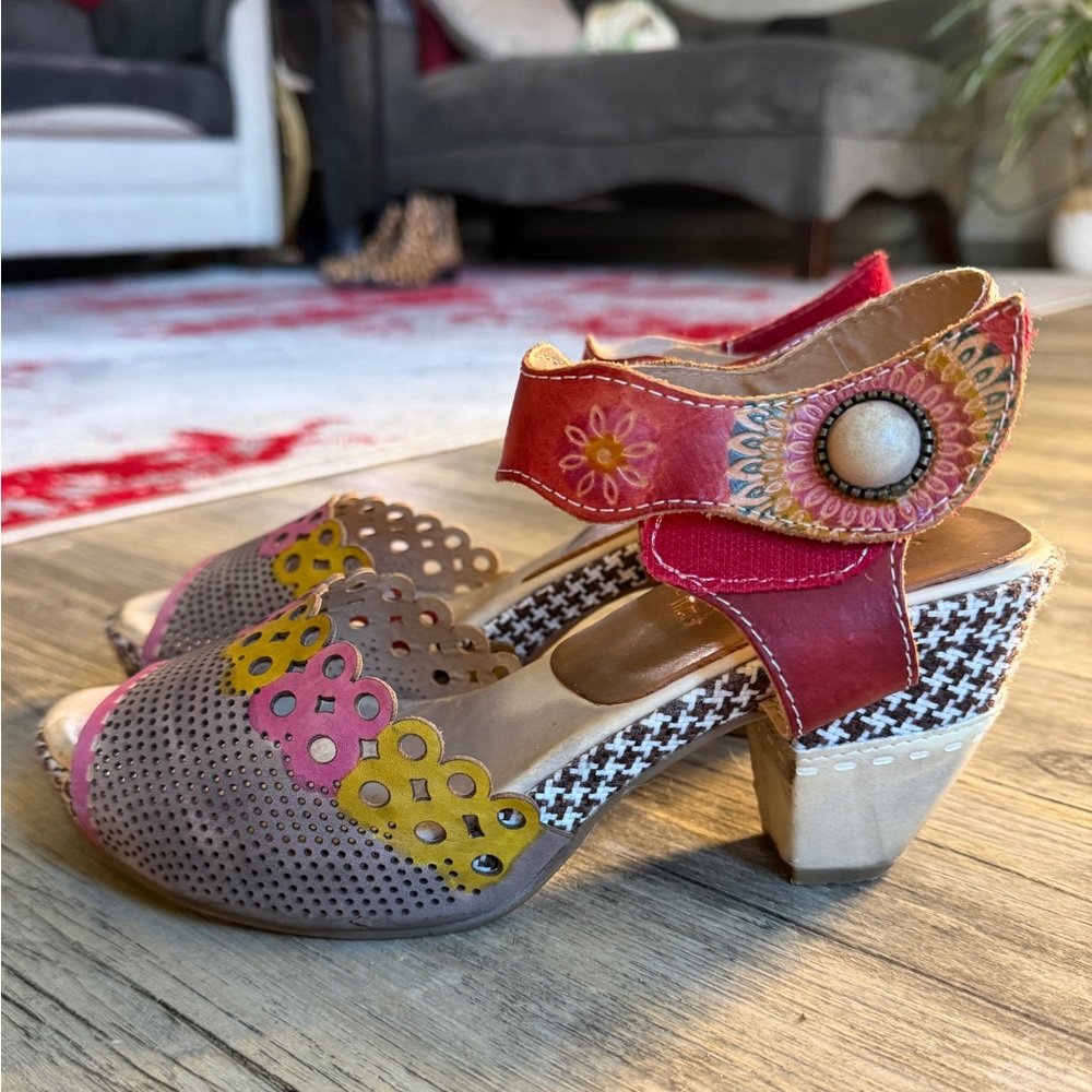 L’artiste Chunky Heel Sandals- size 40 (9 US)